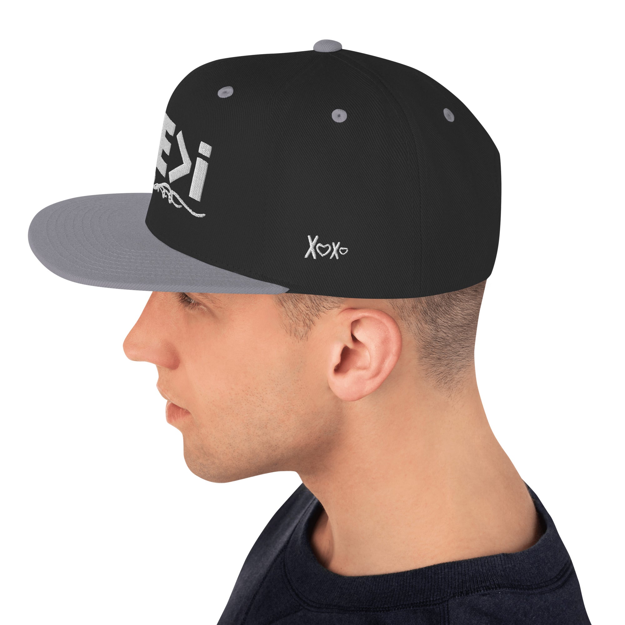 sHE>i sheandi snapback hat w/white logo, side logo